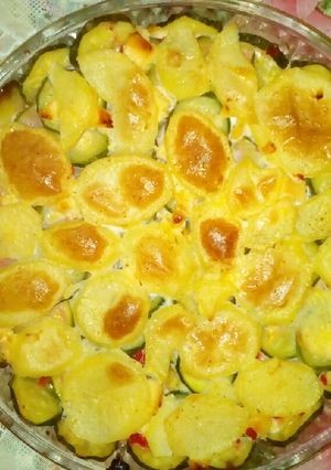 صورة لوصفة غراتان بالبطاطا و الكوسا شابة بززززاف