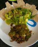 Ensalada verde con atún y vegetales ahhh! Y pan sueco!!