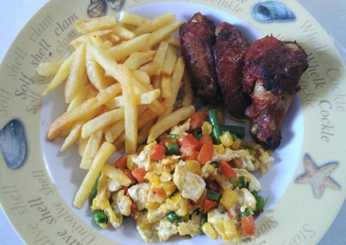 Spicy chicken wing with scrumble egg and vegetable + fried fries