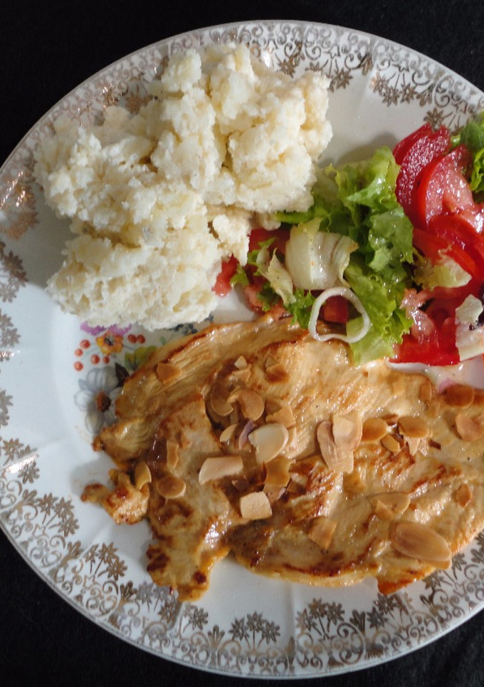 Una foto de Filete de Pollo con Naranja y Almendras (El Pájaro de Fuego)