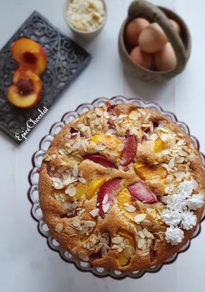Une photo de Gâteau aux deux pêches et amandes
