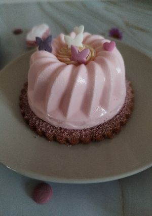 Une photo de Panna cotta ganache pâte à tartiner au biscuit rose