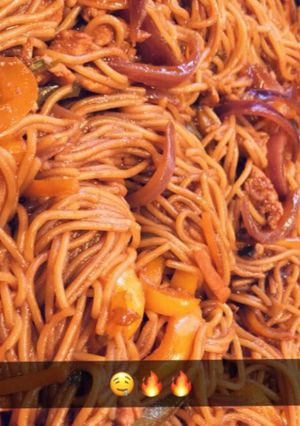 صورة لوصفة نودلز الدجاج الصينية 🍜