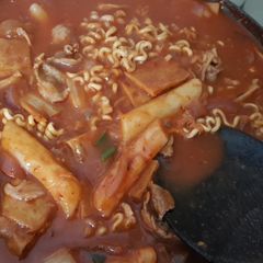 A picture of Rich Tteokbokki (dukbokki) korean rice cake.
