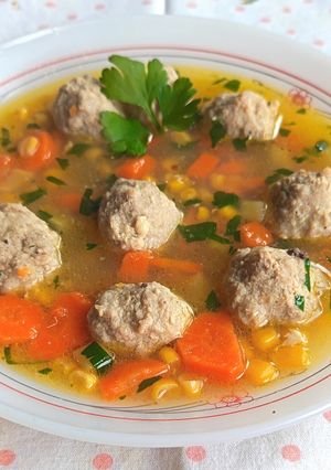 Zöldséges kukoricaleves húsgombóccal🍲 recept fotója