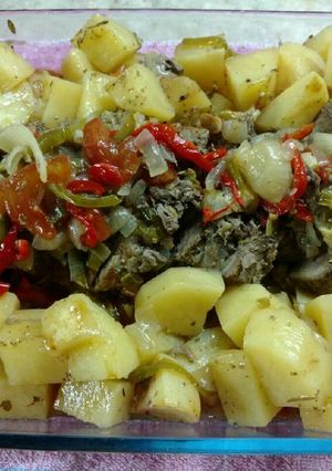 Una foto de Colita de cuadril al horno con papas
