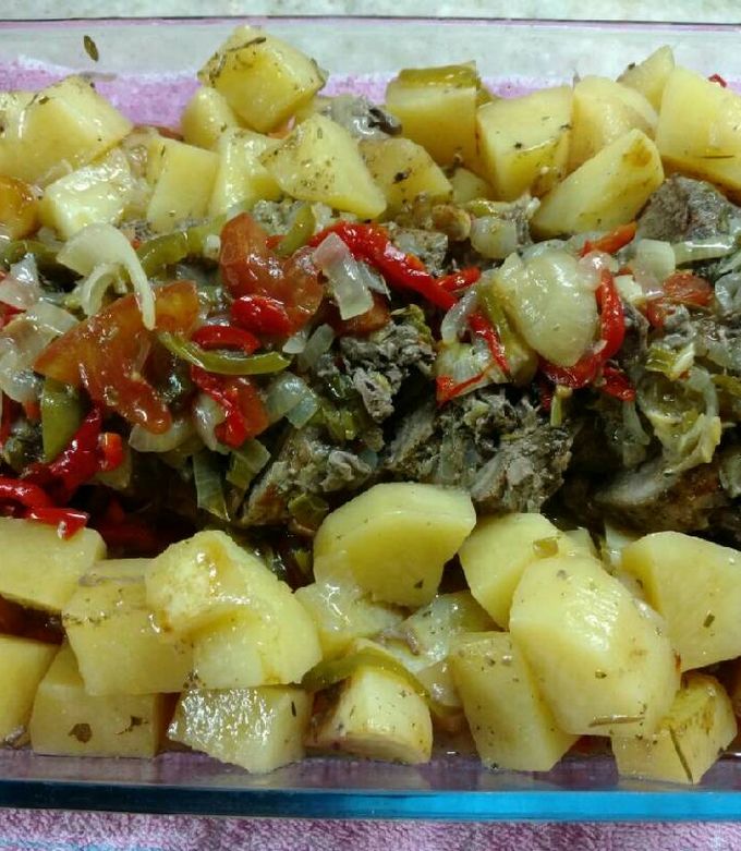 Una foto de Colita de cuadril al horno con papas