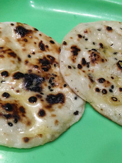 બટર નાન (butter Naan recipe in gujarati) રેસીપી મુખ્ય ફોટો