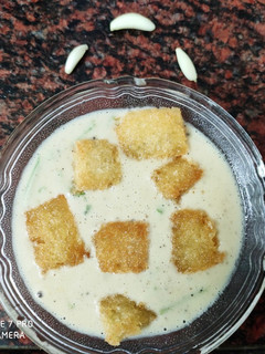 இத்தாலியன் ஸ்டைல் கார்லிக் சூப் வித் கிரோட்டன்ஸ் செய்முறை முக்கிய புகைப்படம்