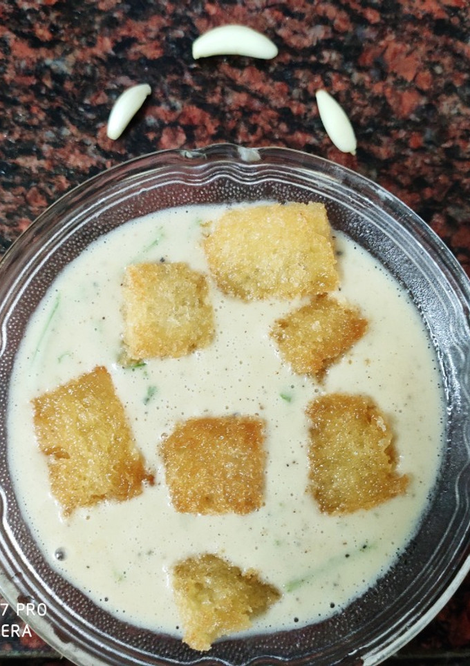 இத்தாலியன் ஸ்டைல் கார்லிக் சூப் வித் கிரோட்டன்ஸ் செய்முறை முக்கிய புகைப்படம்