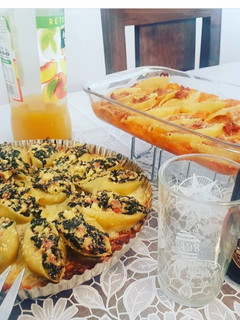 Una foto de Conchiglioni con pasta de jamón y espinaca y/o bolognesa