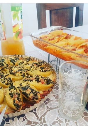 Una foto de Conchiglioni con pasta de jamón y espinaca y/o bolognesa