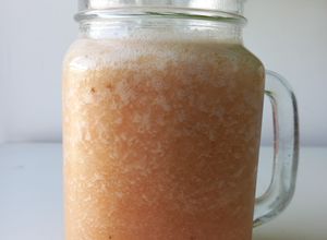 Una foto de Licuado de apio, sandía, pepino y limón