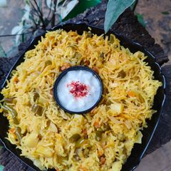 A picture of One pot vegetable pulao.