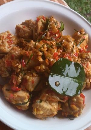 Foto resep Ayam Pedas Daun Jeruk