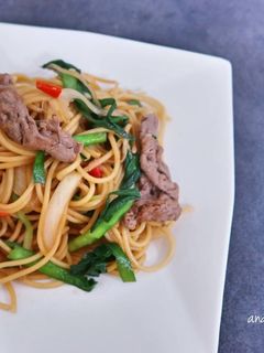 A picture of Beef Fried Spaghetti 불고기 볶음 스파게티.