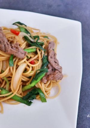 A picture of Beef Fried Spaghetti 불고기 볶음 스파게티.