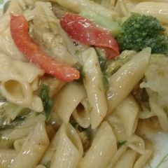 A picture of Creamy macarona with chicken (my own version).