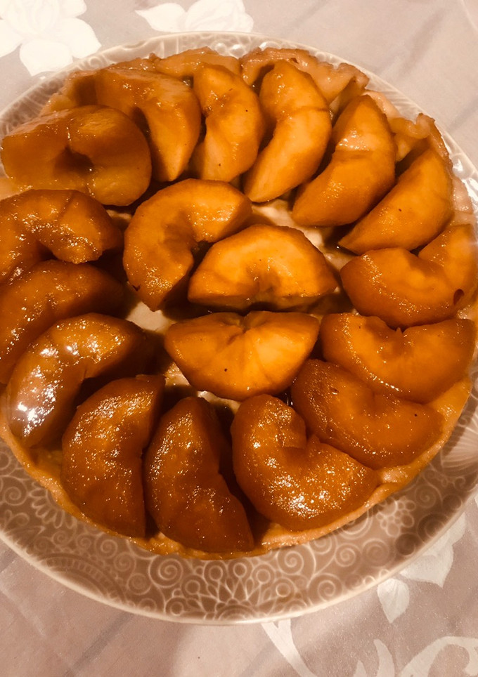 Una foto de Tarta Tatin clásica