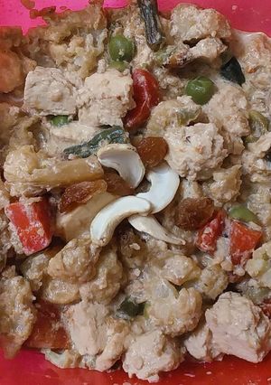 A picture of Navratan curry.