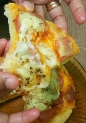 Foto resep Pizza empuk mozarella sederhana