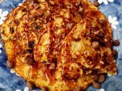 Una foto de pancakes de banana y huevo