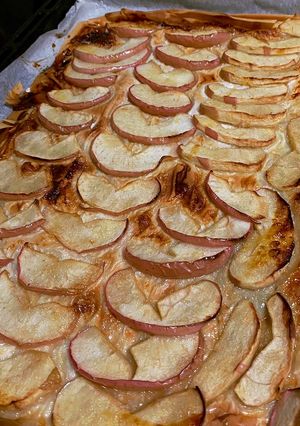 A picture of Rustic :) apple tart.