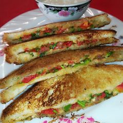 A picture of Onion tomato sandwich.