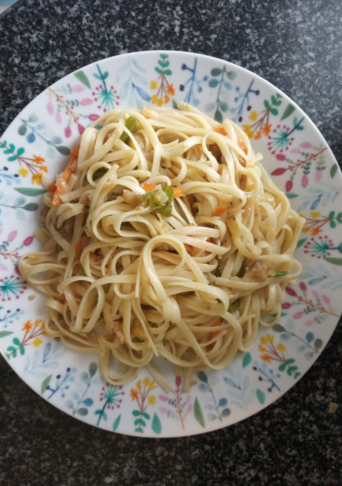 Una foto de ~Tallarines con verduras~