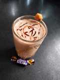 चोको एक्लेर्स मिल्क शेक (Choco Eclairs Milk Shake Recipe In Hindi)