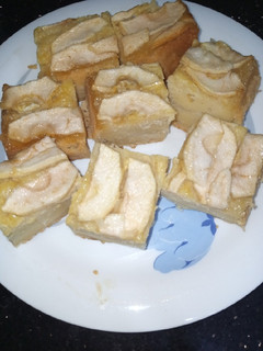 A picture of Afghani Apple Cake.
