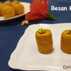 A picture of Besan ke Ladoo.