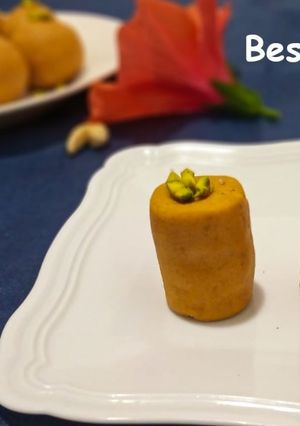 A picture of Besan ke Ladoo.