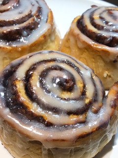 Una foto de Cinnamon rolls - rollos de canela