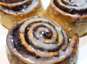 Una foto de Cinnamon rolls - rollos de canela
