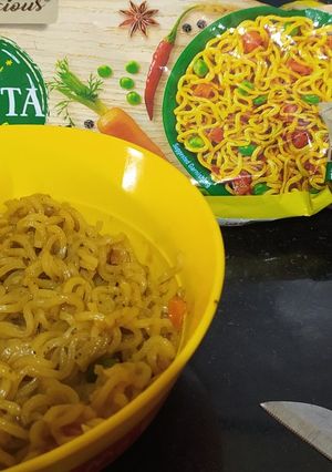 2 मिनट आटा मैगी(2 minits aata maggi recipe in hindi) रेसिपी मुख्य फोटो