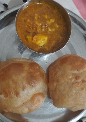 A picture of Aloo puri.