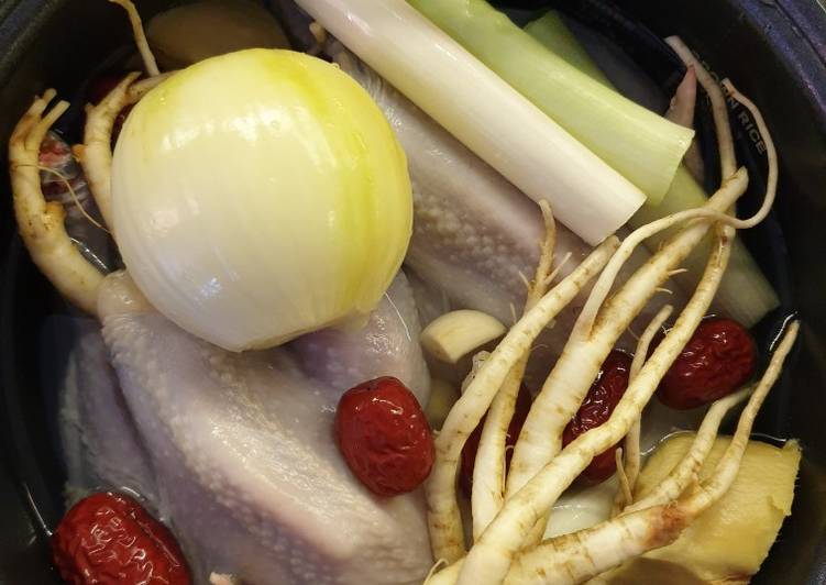 Cara Gampang Menyiapkan Samgyetang, Kuah Ayam Gingseng Lezat