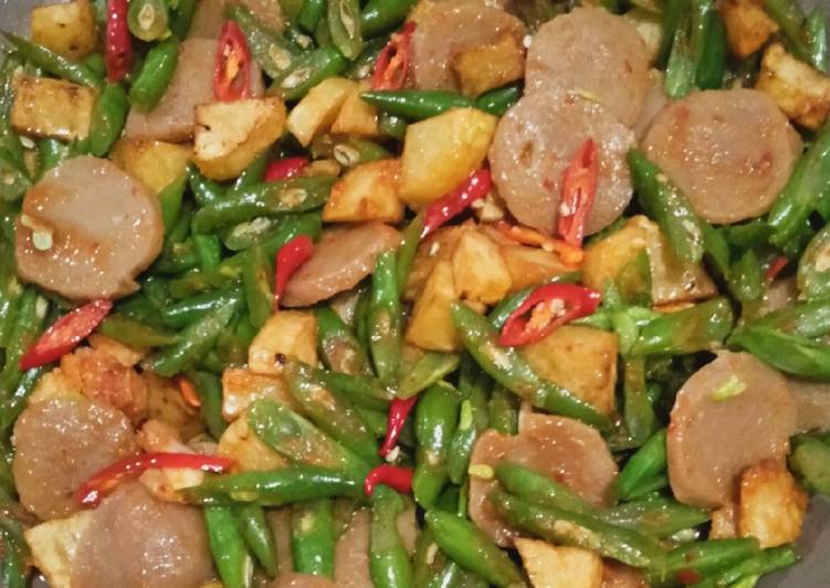 Proses meracik Tumis Buncis dengan Kentang dan Bakso, Bikin Ngiler