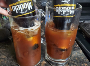 Una foto de Michelada