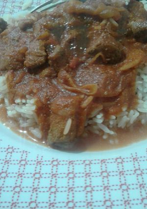 Una foto de Hígado en salsa roja
