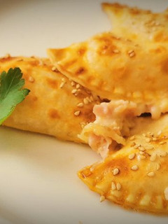 Una foto de Empanadillas de Jamón York, Queso y bechamel