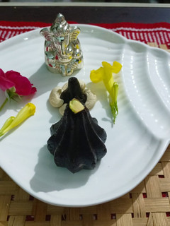 चॉकलेट मोदक(CHOCOLATE MODAK RECIPE IN HINDI) रेसिपी मुख्य फोटो