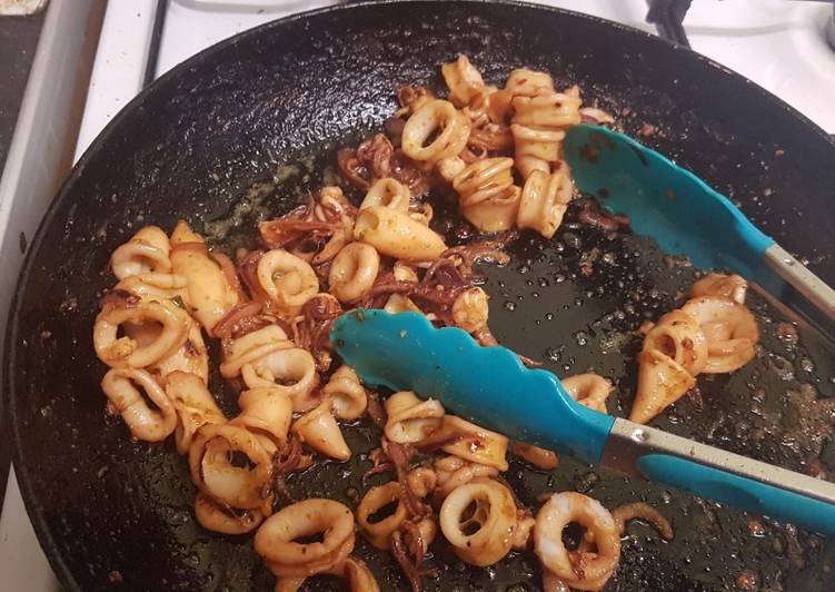 Recipe of Homemade Baby Squid (preparing and dry frying)