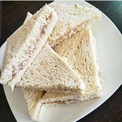 A picture of Sardine sandwich.