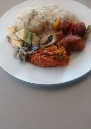 A picture of Chicken fillet with salads and meat balls.