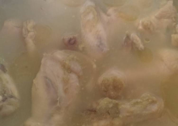 Bagaimana Membuat Ayam kuah kuning yang Bikin Ngiler