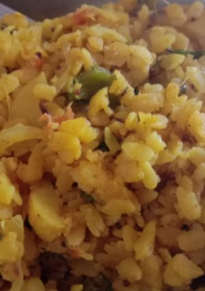 पोहा (Poha recipe in Hindi) रेसिपी मुख्य फोटो