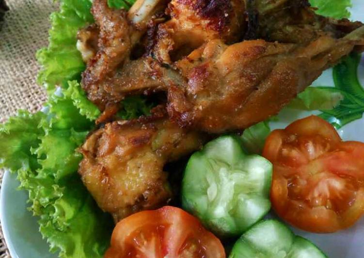 Resep Ayam Goreng Kampung Sari Manis Yang Enak Banget