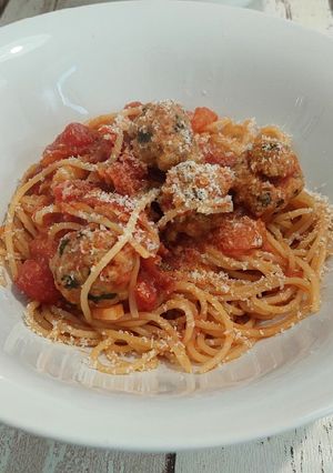 Olasz paradicsomos húsgolyó spagettivel recept fotója
